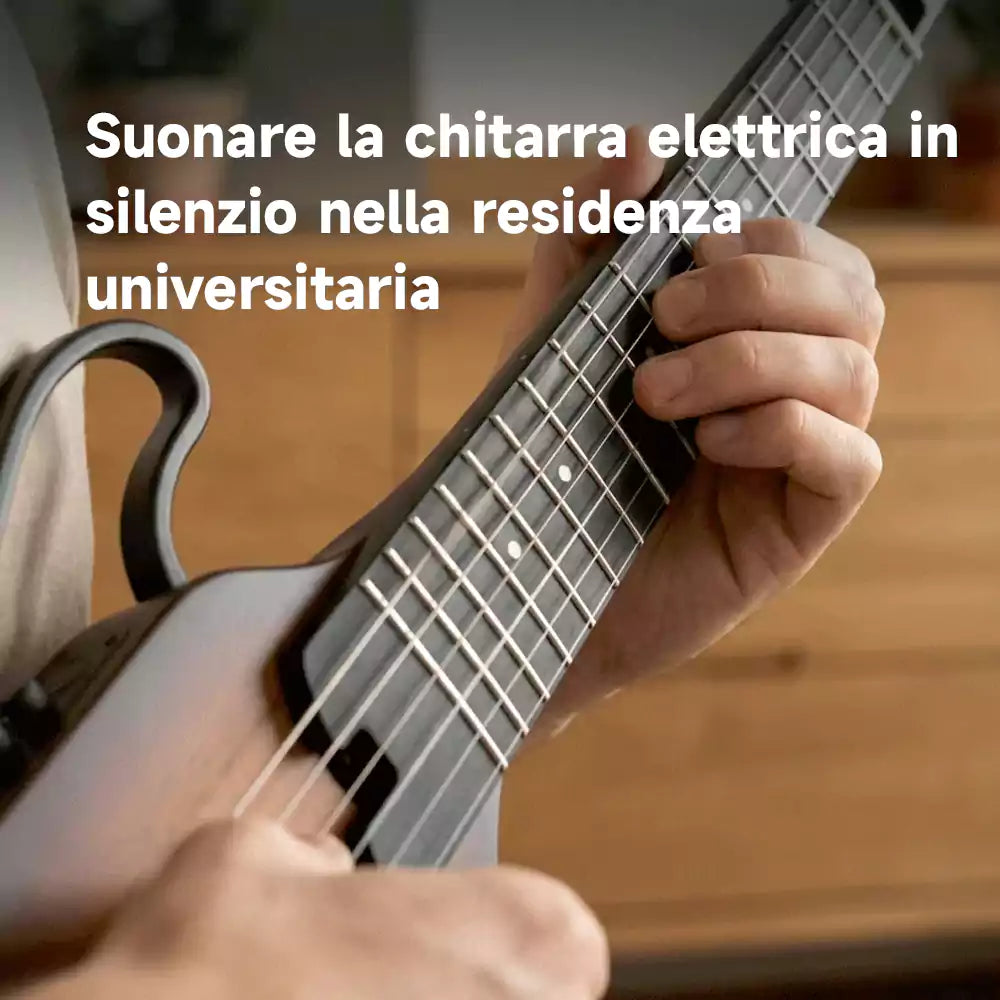 Suonare la chitarra elettrica in silenzio nella residenza universitaria